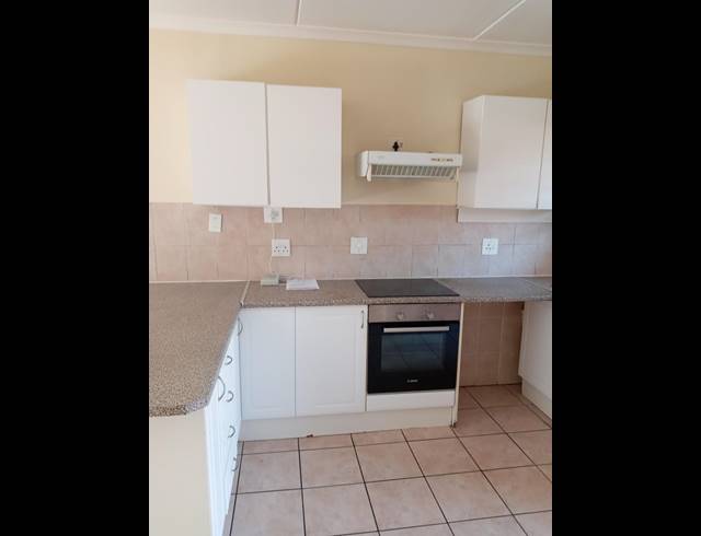 2 BEDROOM APARTMENT FOR SALE IN SUNNINGHILL